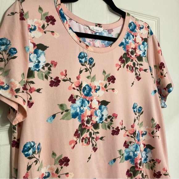 Les Amis Peplum Floral Top - Picture 2 of 4